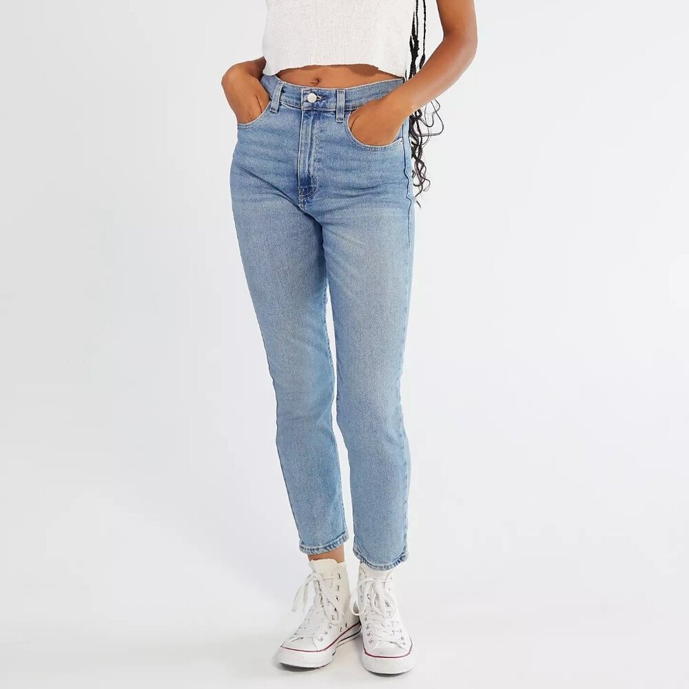 BDG High Rise Light Wash Girlfriend Jean Size 26